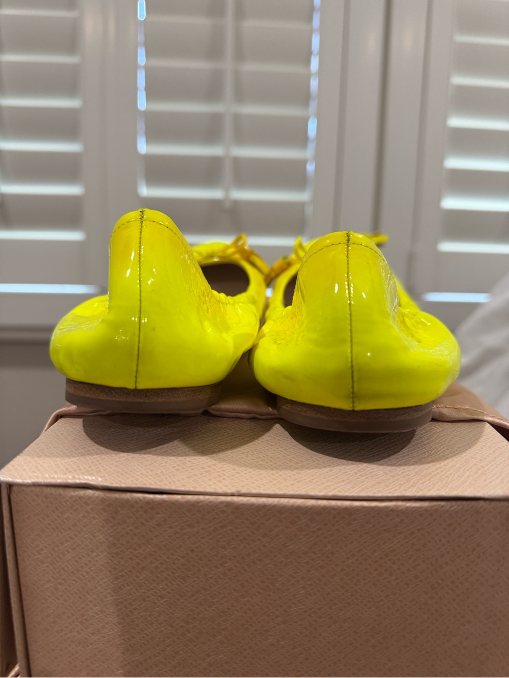 Authentic PRADA Neon Yellow Patent Leather Bow Tassel Scrunch Ballet Flats - Picture 6 of 9